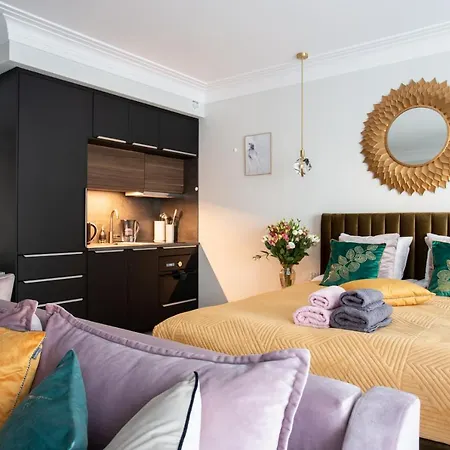 Golden Apartment, So Close To Rynek! Free Parking Included.