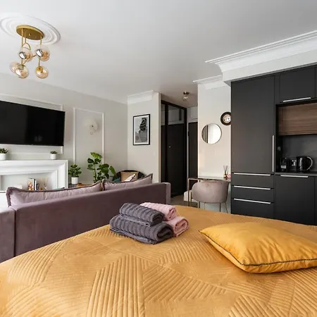 Golden Apartment, So Close To Rynek! Free Parking Included.