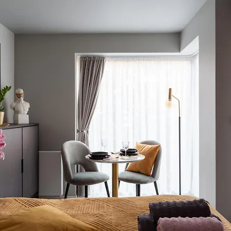 Golden Apartment, So Close To Rynek! Free Parking Included. *