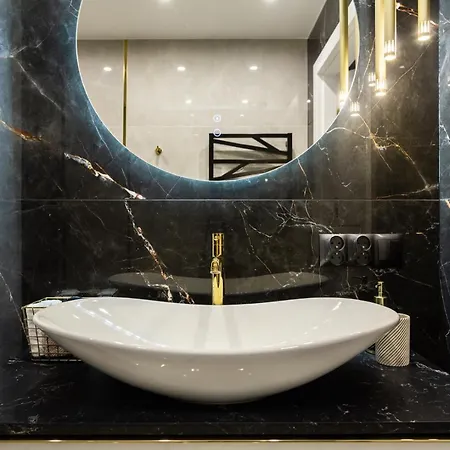 Golden Apartment, So Close To Rynek! Free Parking Included. * Vratislav