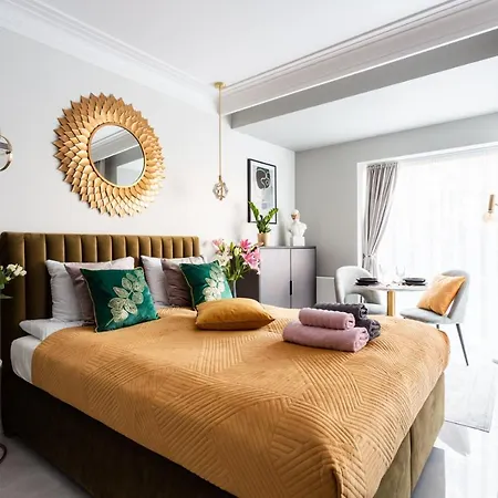 Golden Apartment, So Close To Rynek! Free Parking Included. Appartamento *