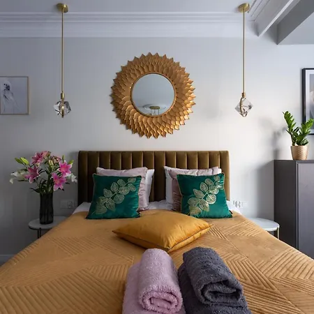 Golden Apartment, So Close To Rynek! Free Parking Included. *