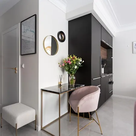 Golden Apartment, So Close To Rynek! Free Parking Included. Appartamento *